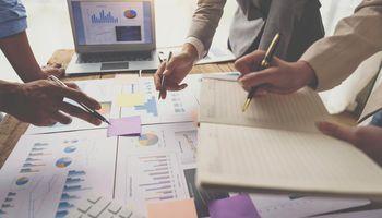 How Vertiv's Infrastructure Build-Out Call Turned NYSE:VRT Into an S&P 500 Standout