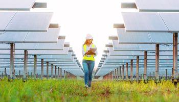 FTC Solar (NASDAQ:FTCI) Falls 8% as Solar Stock Weakness Continues