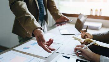Essex Property Trust (NYSE:ESS) Stock Draws Trading Attention: Third Quarter 2026 Results, Raised Guidance and Oakland Acquisition