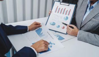 KB Home (NYSE:KBH) Consolidates Post-Earnings Gains Near $61.89 as Housing Bill Reinforces Bull Case