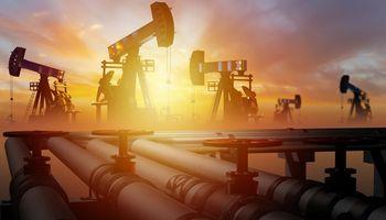 Exxon Mobil (NYSE:XOM) Falls as Crude Oil Decline Tests Critical Technical Support