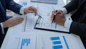 Why Strategy (NASDAQ: MSTR) Stock Is Falling as Bitcoin Weakness and Treasury Model Concerns Intensify