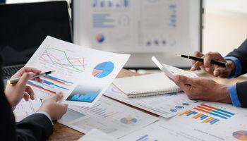 IWM ETF Analysis: iShares Russell 2000 ETF Climbs the Price Volume Leaders as Small-Cap Rotation Builds