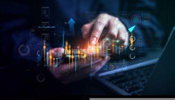 FedEx (NYSE: FDX) Shares Dip Despite Record $94.7B Revenue as Outlook Weighs on Sentiment