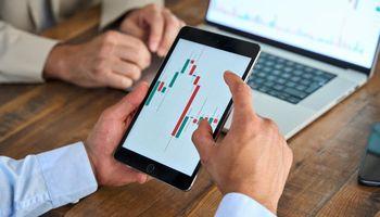 US Sector Performance Analysis: Energy Leads Defensive Rotation as Growth Sectors Retreat