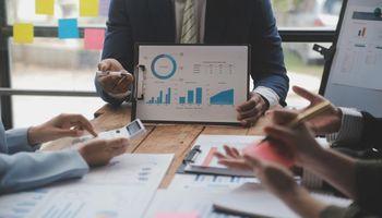 Groupon (NASDAQ:GRPN) Surges 10.70% as Project Foundry AI Restructuring and Short Squeeze Combine