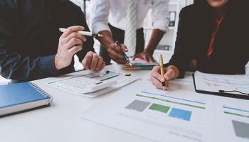 Earnings Stock Movers Today: Why Are Intel (NASDAQ:INTC), Reddit (NYSE:RDDT), Capri Holdings (NYSE:CPRI) and More Reacting So Sharply?