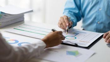 ESS Inc (NYSE: GWH) CEO Steps Down Amid Strategic Shift in Long-Duration Energy Storage