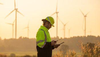 Mammoth Energy (NASDAQ:TUSK) Falls 11% as Oilfield Services Momentum Weakens