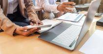 US Sector Performance: Healthcare Leads as Technology Slips
