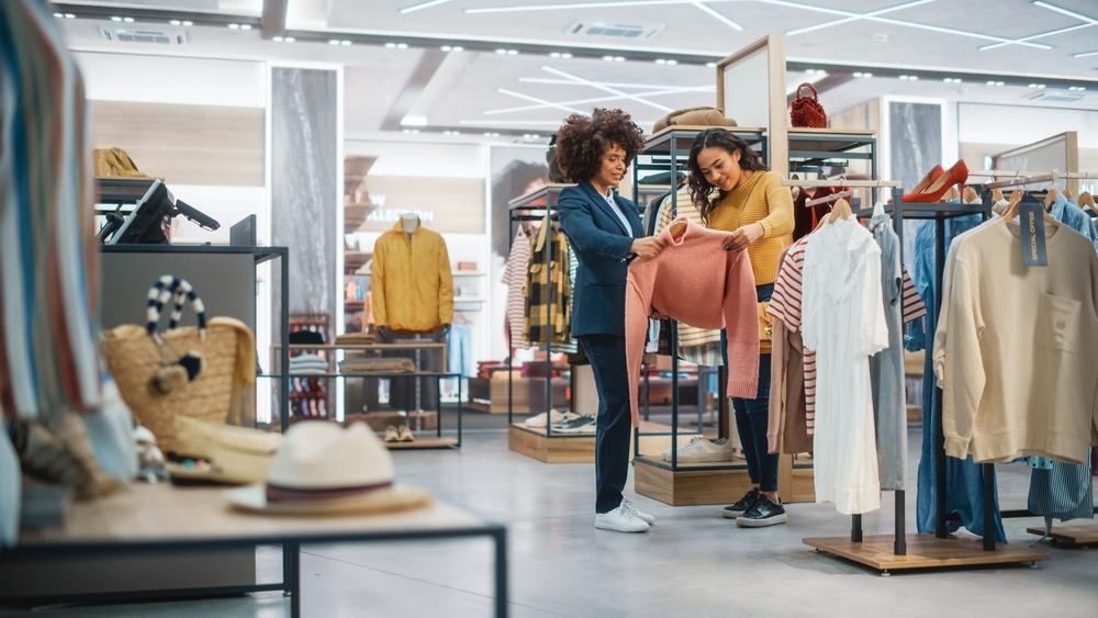 Walmart (NYSE:WMT) Stock: How E-commerce and Advertising Are Reinventing a $946 Billion Retail Giant