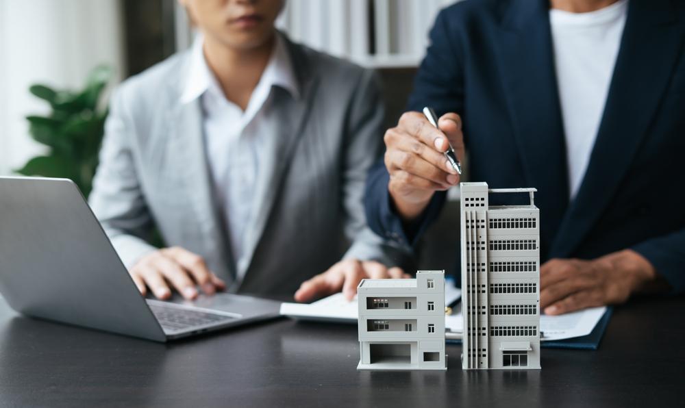 Prologis, Inc. (NYSE:PLD) Falls 0.40% as PLD's Warehouse-REIT Story Stays on Watch