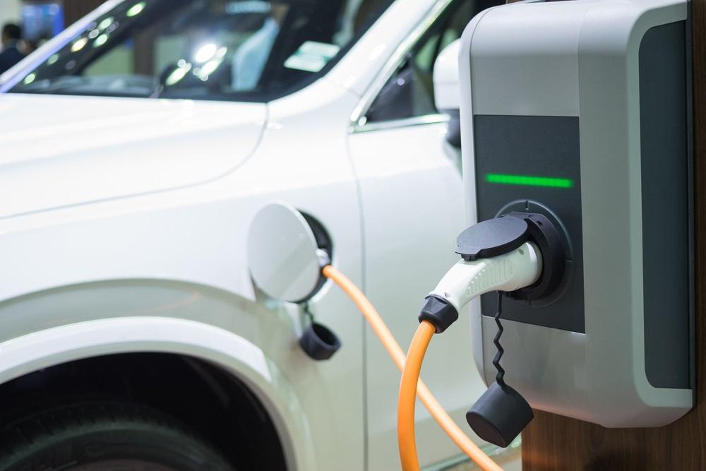 One NASDAQ - Listed Automobiles Stock at Resistance Level: TSLA