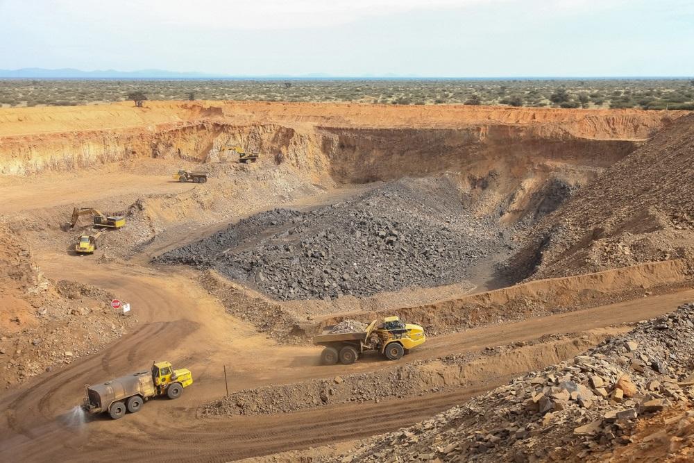One NYSE- Listed Gold Mining Stock at Resistance Level: BTG