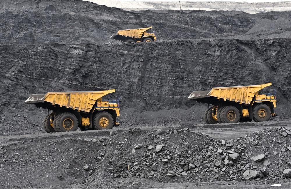 One NYSE- Listed Gold Stock Hovering Near Resistance Level: EGO