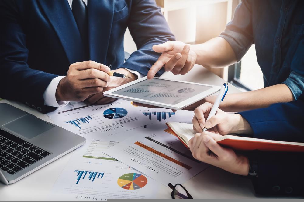 One NASDAQ-Listed Electric Vehicle Stock Breaches Key Support Zones – LCID