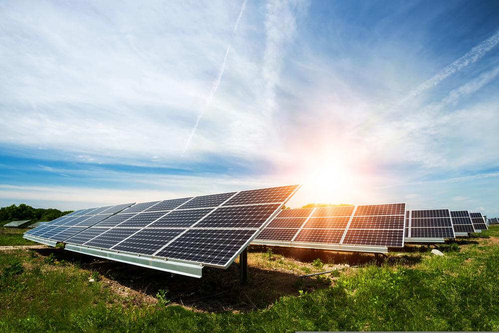 One NASDAQ - Listed Renewable Energy Stock Stock at Resistance Levels: Sunrun Inc